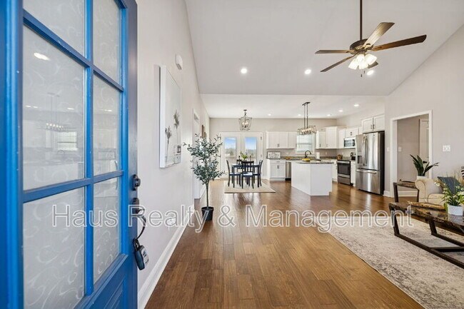 Building Photo - 207 Bedford Ct