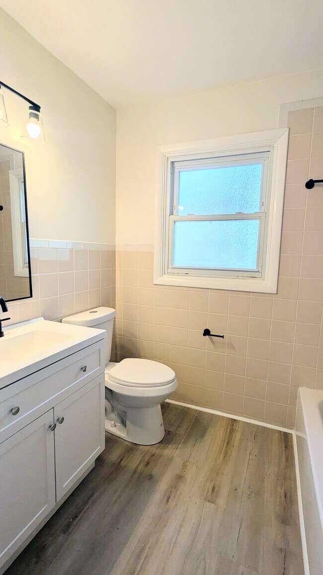 Building Photo - 845 Florland Dr