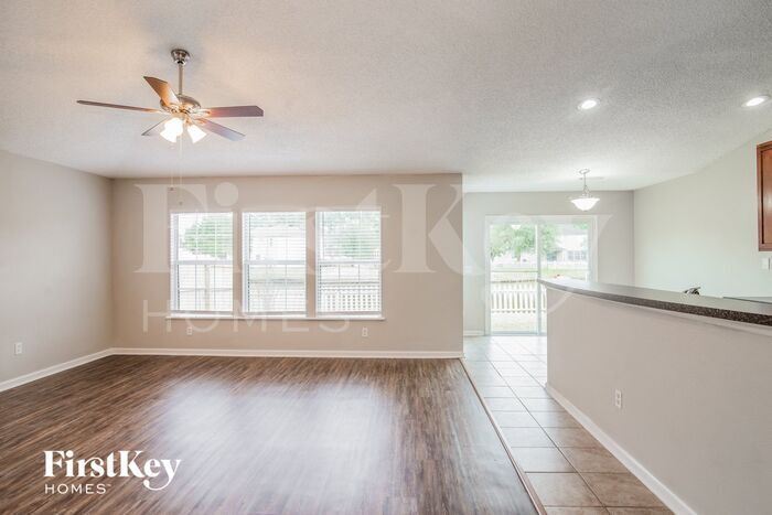 Building Photo - 12241 Pebble Point Dr W