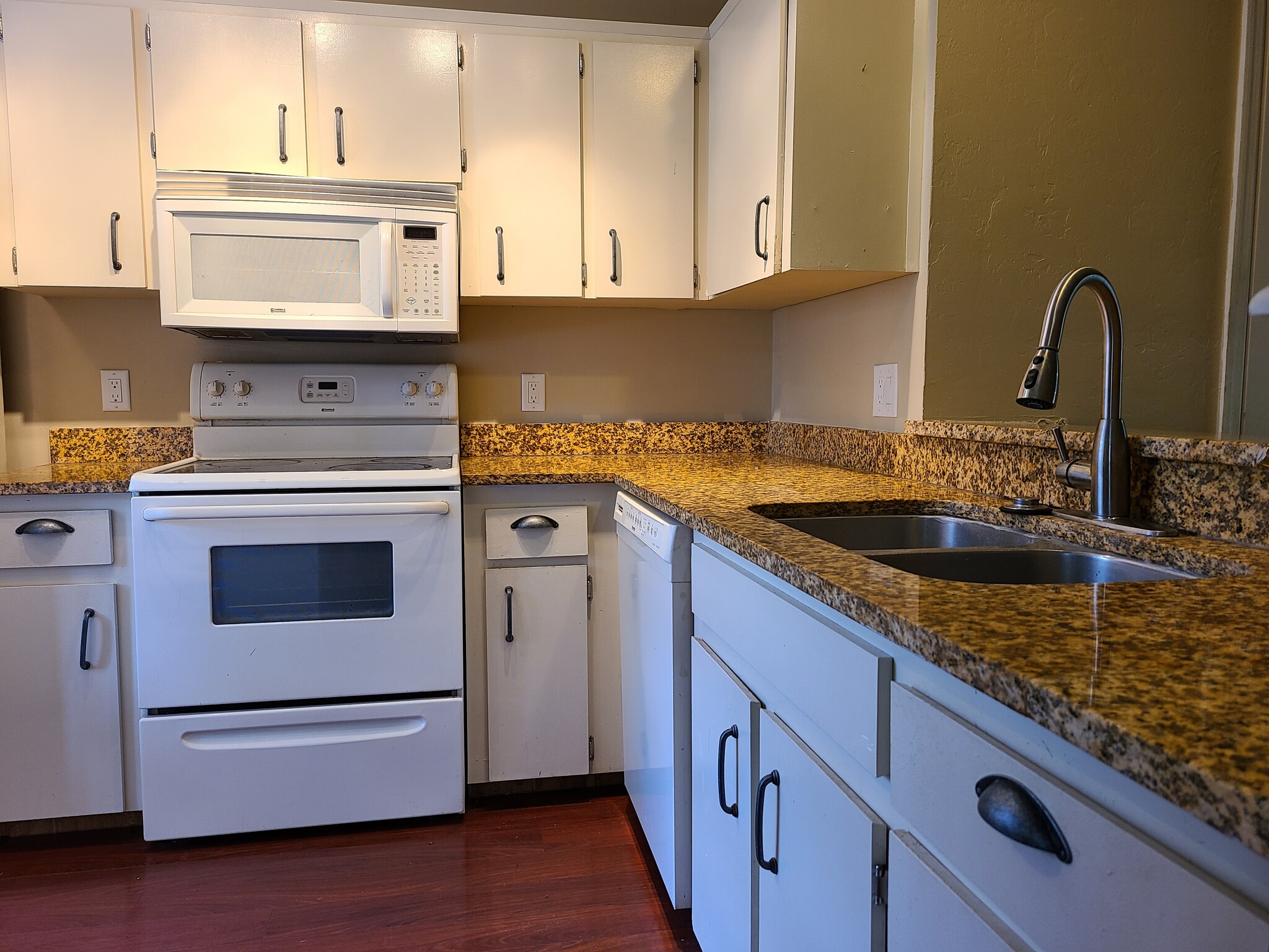 Building Photo - 6124 SW 8th Pl