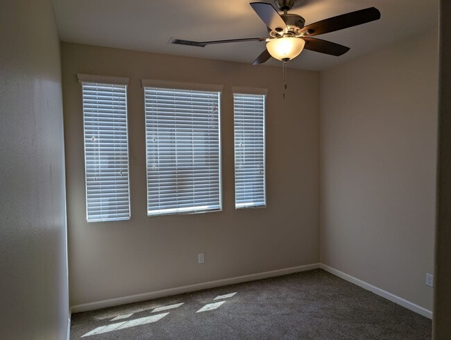 Building Photo - Modern and well appointed home in Clovis, ...
