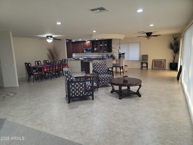 Building Photo - 17230 N Country Club Dr