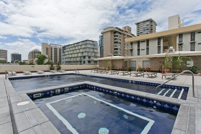 Building Photo - Walking Distance to the Beach & Furnished... Aloha Lani #1606 - 1 BD 1 BA 1 PRK