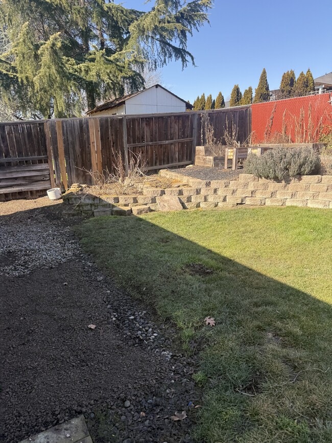 Building Photo - 624 Clearview Way