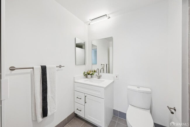 Building Photo - 501 Beale St