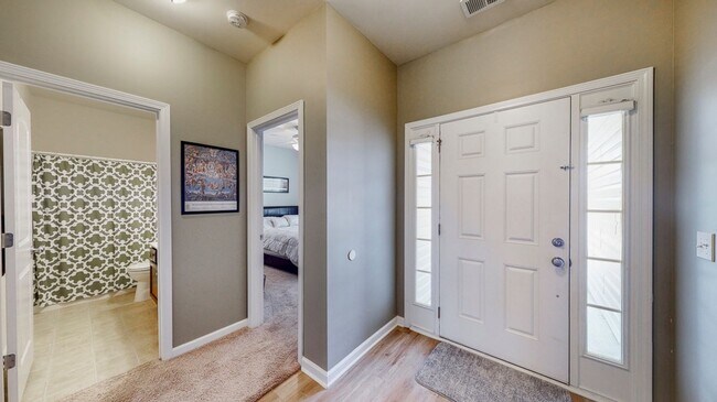 Building Photo - 3 bedrooms, 2 bathrooms in the City of Ric...