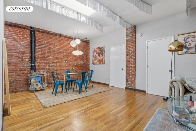 Building Photo - 93 Seigel St