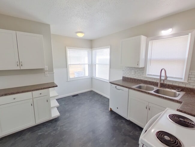 Building Photo - 417 S Leonine Rd