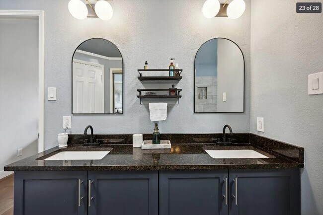 Building Photo - 13246 Pandora Dr