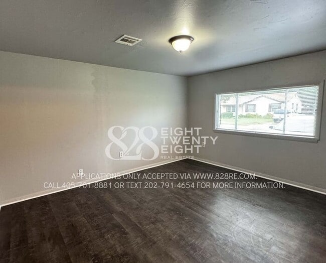 Building Photo - AVAILABLE NOW! Cute 2 Bed/1 Bath Single Fa...