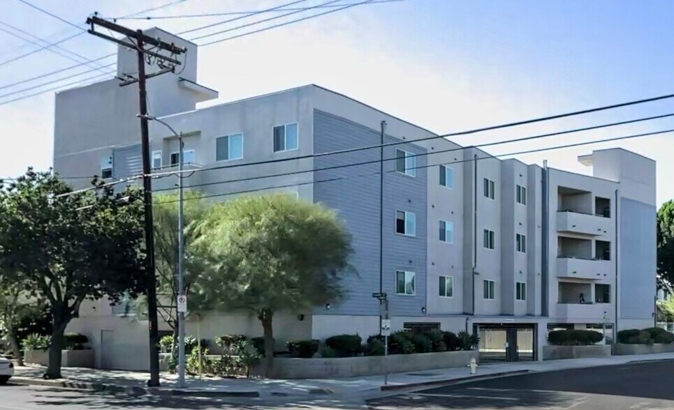 Building Photo - 12405 W Oxnard St