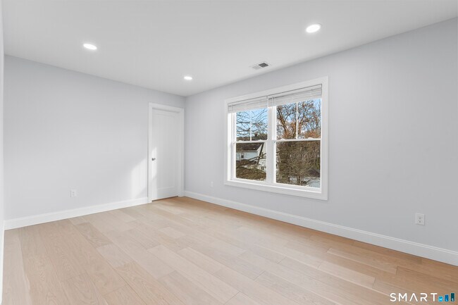 Building Photo - 183 Vesper St