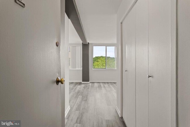 Building Photo - 6631 Wakefield Dr