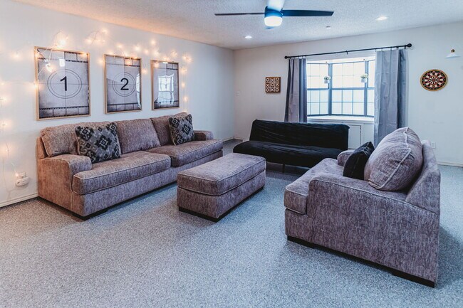 Building Photo - "Well-maintained 4-Bedroom Gem with 2 Full Baths and a Fireplace in Desirable Harker Heights Neig...