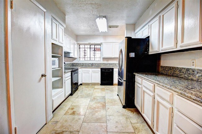Building Photo - 6615 Briar Terrace Dr