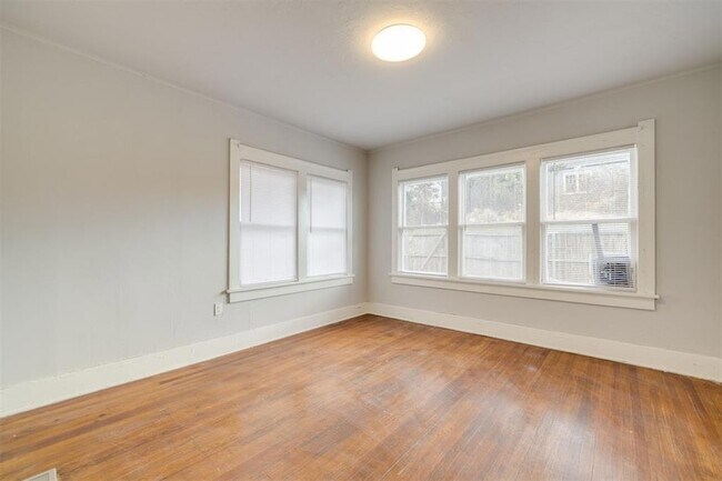 Building Photo - 726 NW 24th St