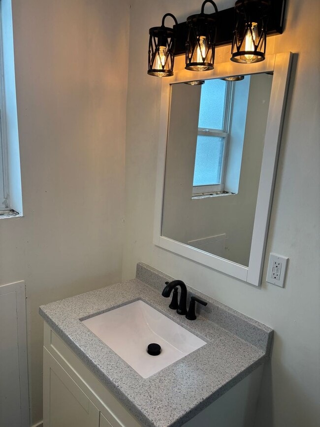 Building Photo - New Glory