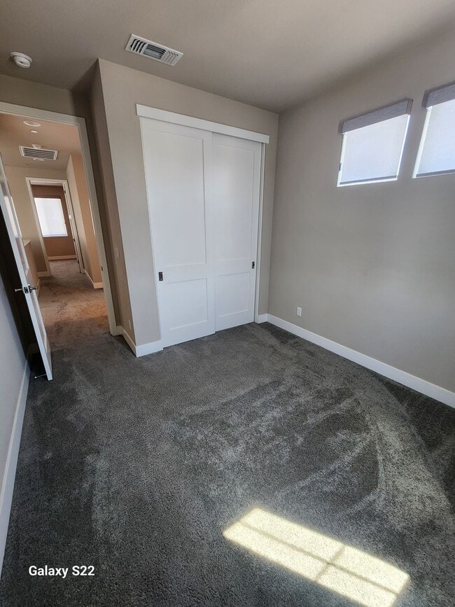 Building Photo - Beautiful two story home in the great neig...
