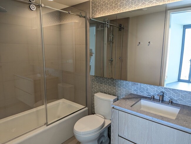 Building Photo - 2212