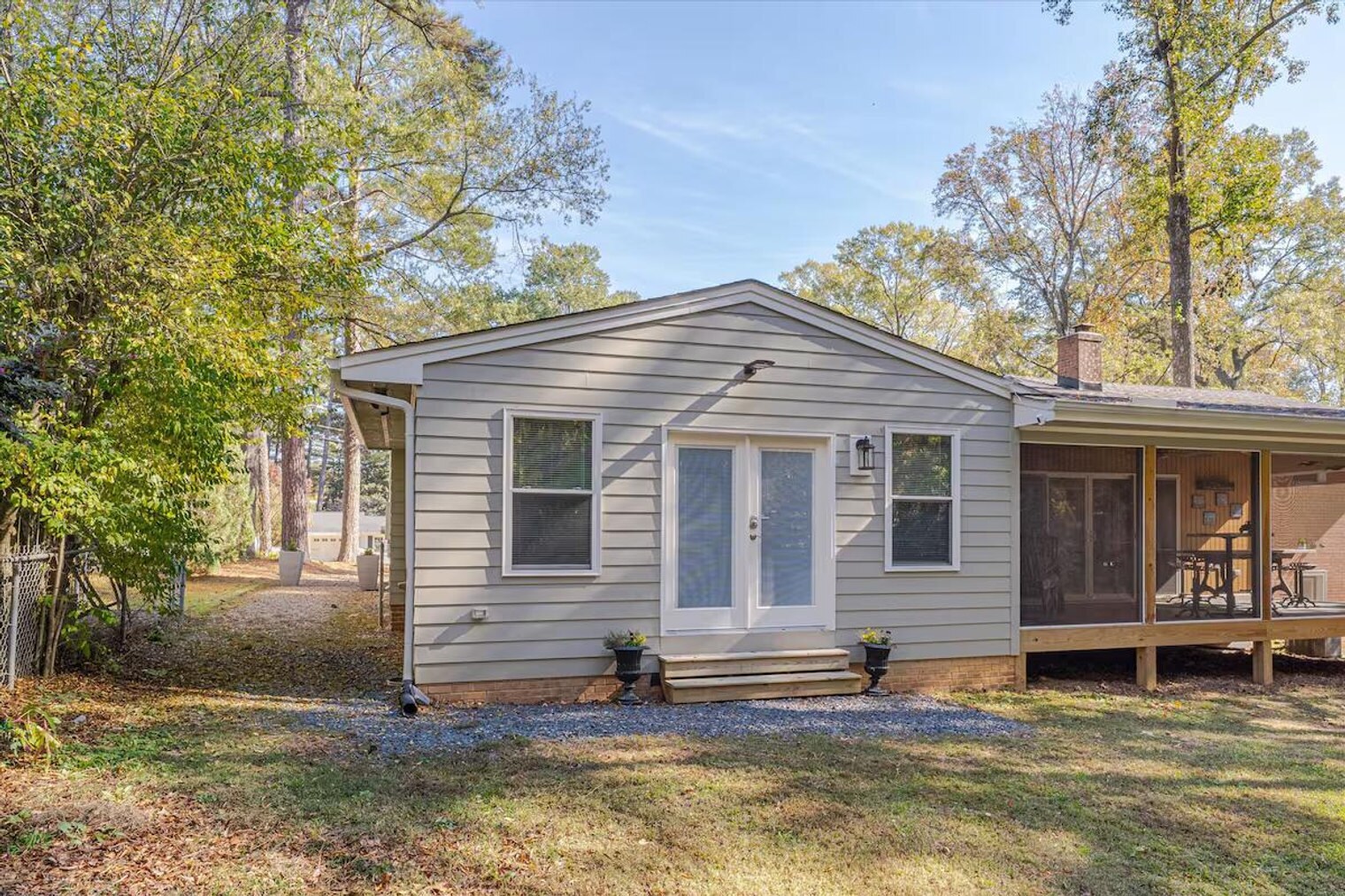 Building Photo - 824 Warren Ave