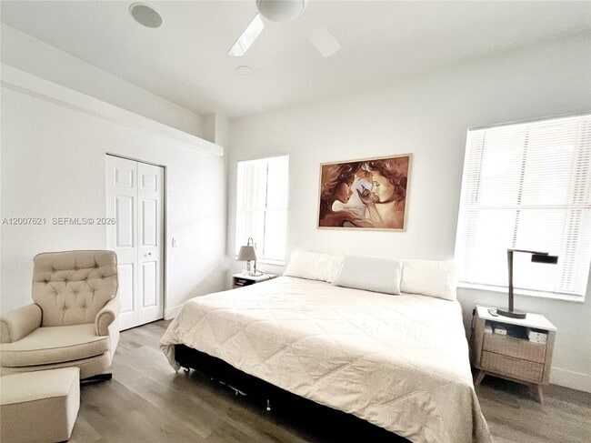 Building Photo - 1901 Cedar Ct