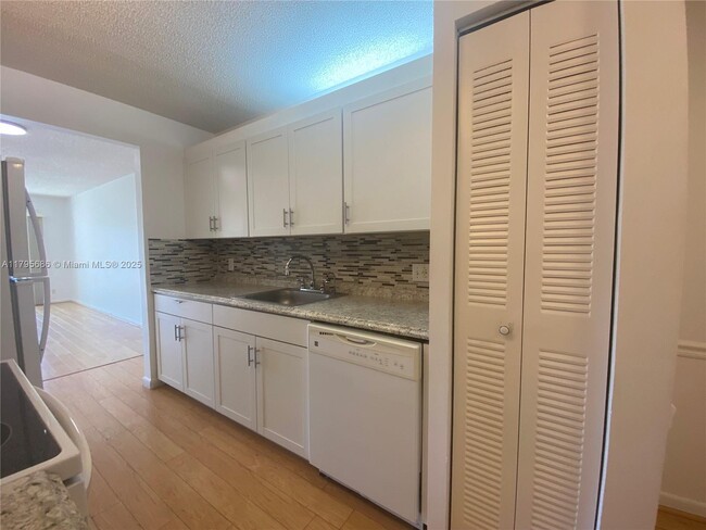 Building Photo - 1100 SW 128th Terrace