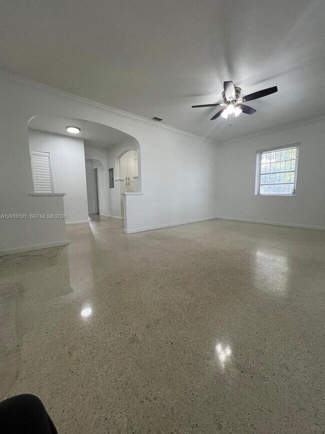 Building Photo - 301 NW 35th Ave