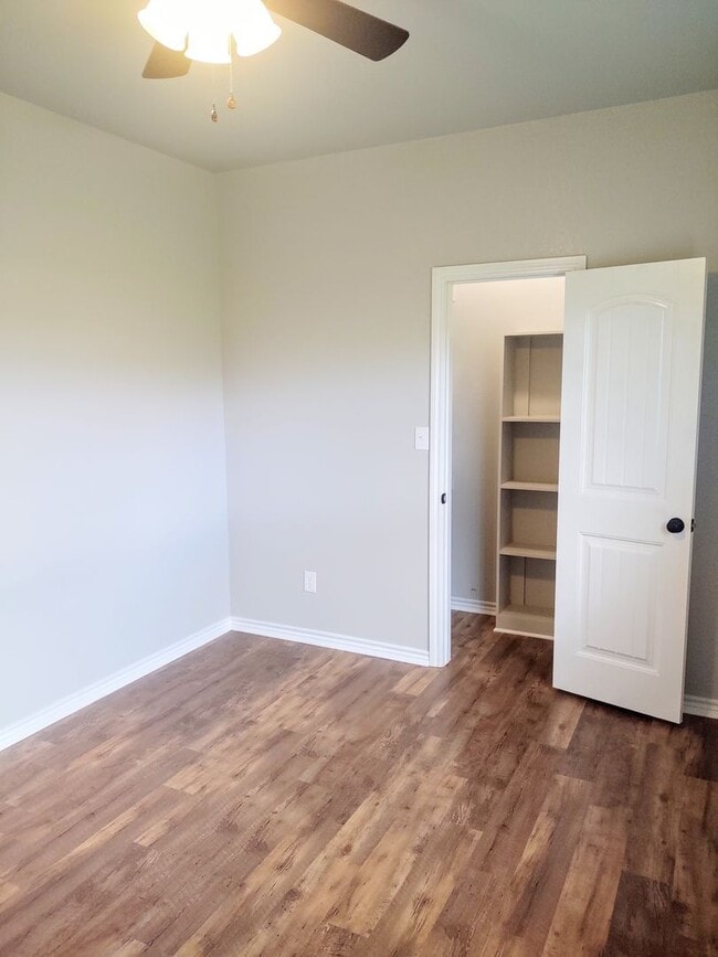 Building Photo - Newly constructed 3/2/1 in Sanger