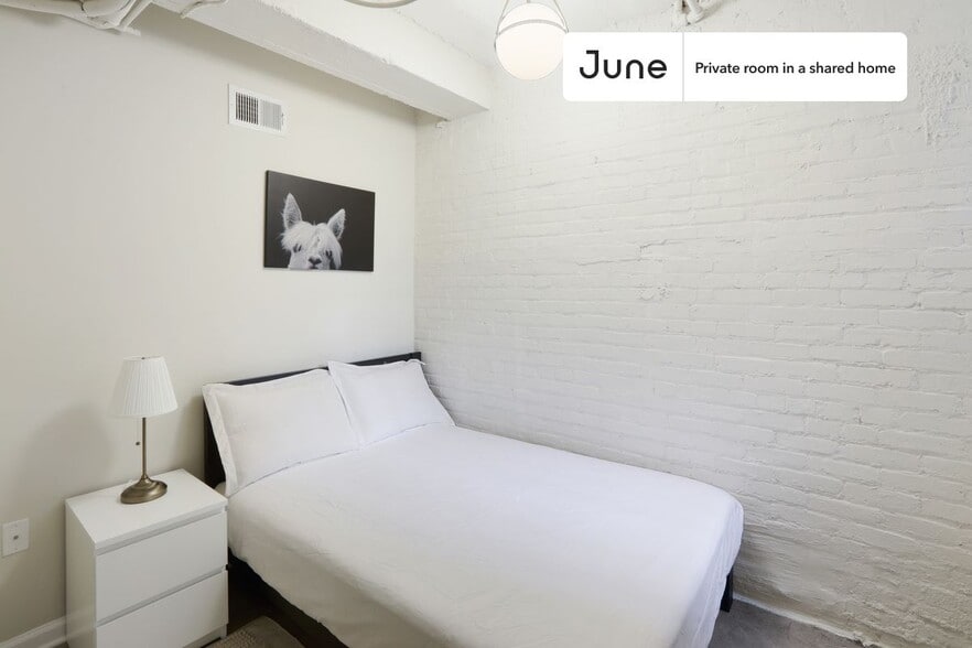 Building Photo - Room in Shared 5 bed/2 bath home in Dupont Circle