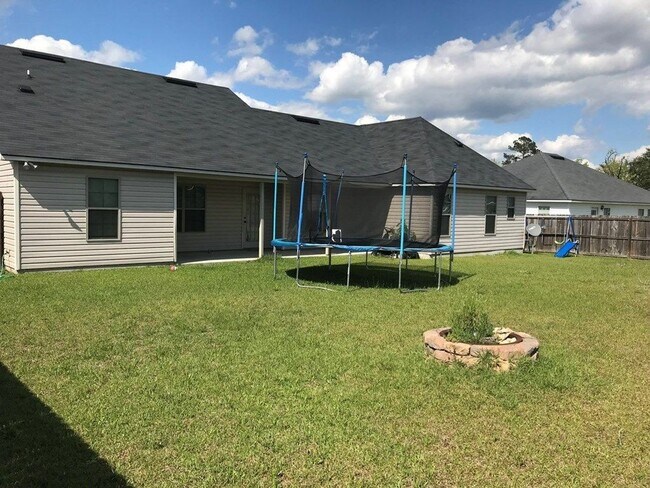 Building Photo - Spacious 3BR/2BA Home in Miller Farms with...