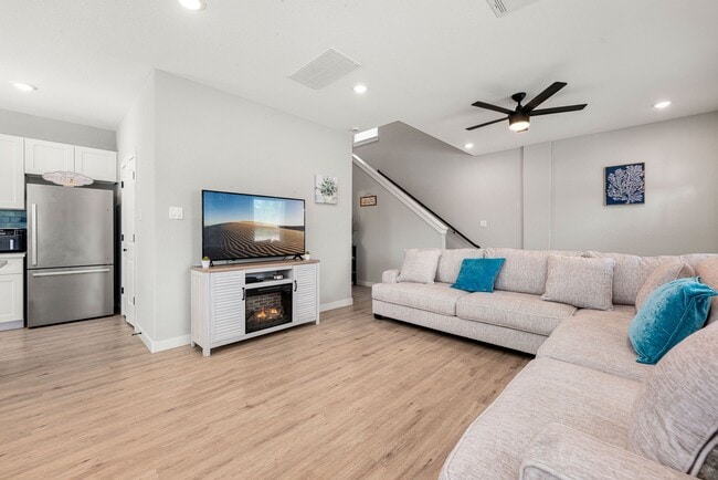 Building Photo - 8357 Tate St