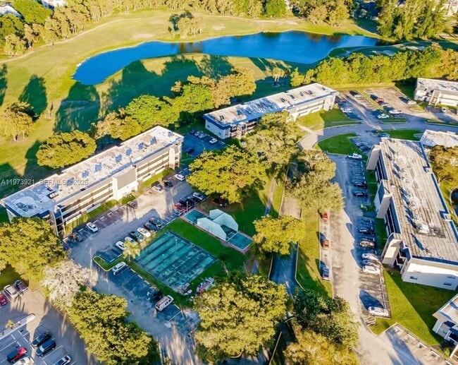 Building Photo - 7911 N Colony Cir