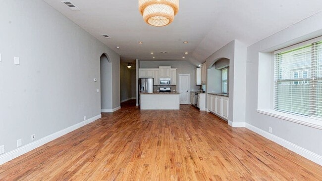 Building Photo - 912 Tara Dr
