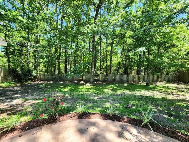 Building Photo - 411 Greenfield Dr