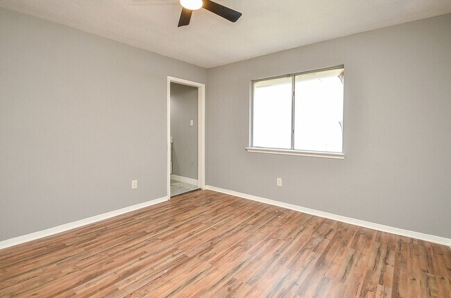 Building Photo - 9211 Abbey Chase Ln