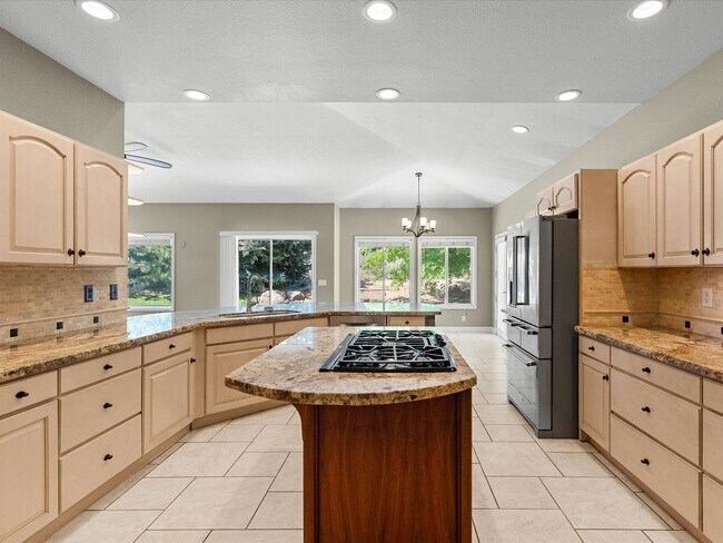 Building Photo - Fieldcreek Gem