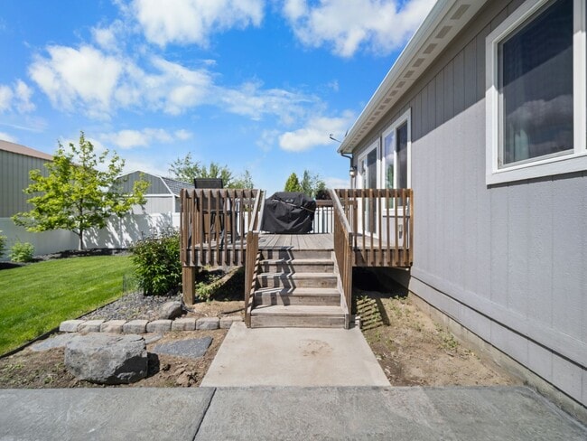 Building Photo - Beautiful home 5MILE/Big Yard & Garage (Furnished)