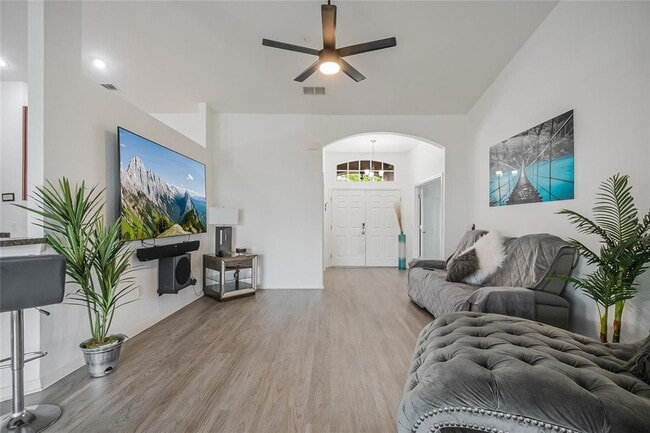 Building Photo - 520 Pheasant Dr