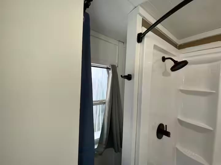 Building Photo - 115 Mckenzie St