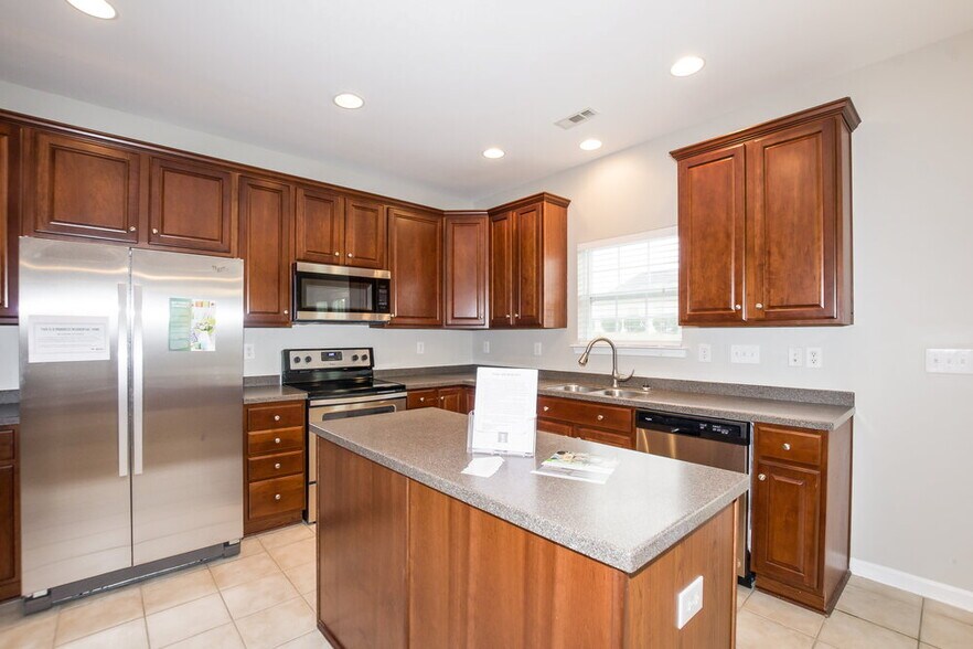 Building Photo - 13304 Eastfield Village Ln