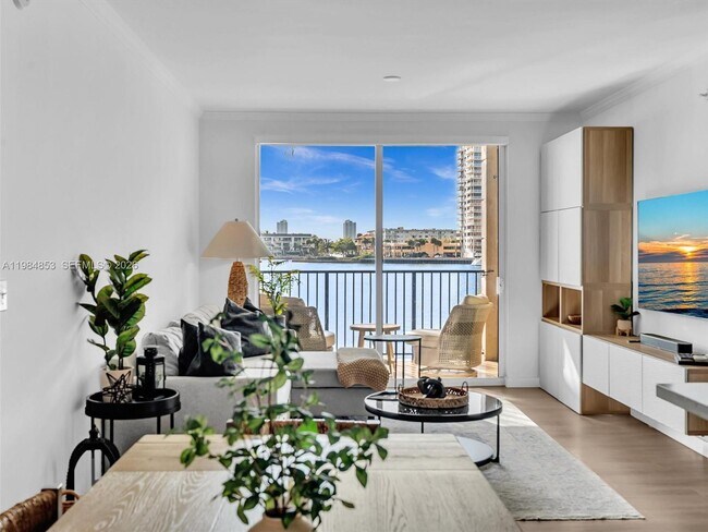 Building Photo - 17150 N Bay Rd