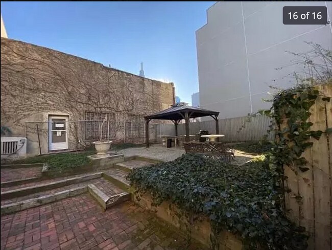 Building Photo - 2216 Summer St