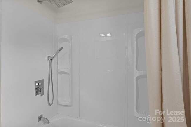 Building Photo - 765 N Church St