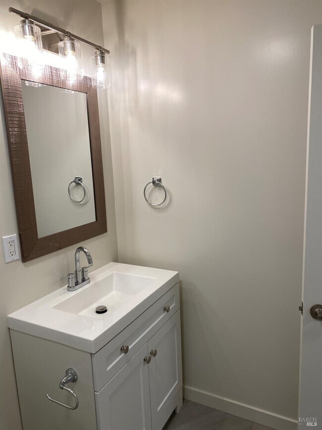 Building Photo - 11 Andrew Dr