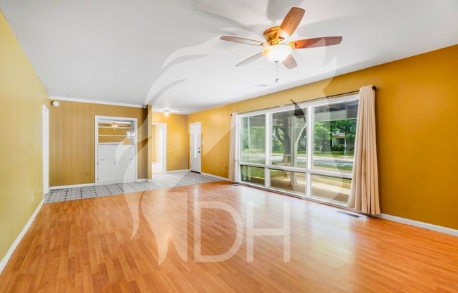 Building Photo - "Charming 3-Bedroom Oasis with 2 Full Baths in the Heart of Vinita!"