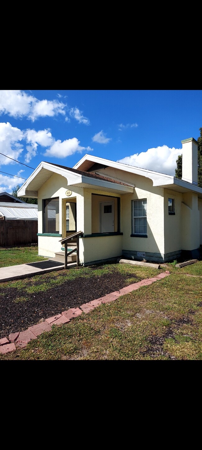 Building Photo - 409 E Cherry St