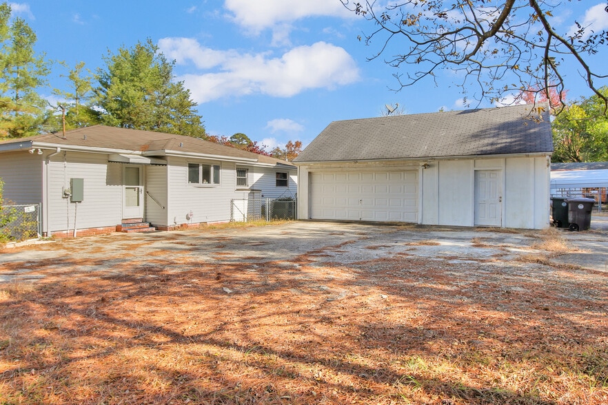Building Photo - 3545 Thomas Ave