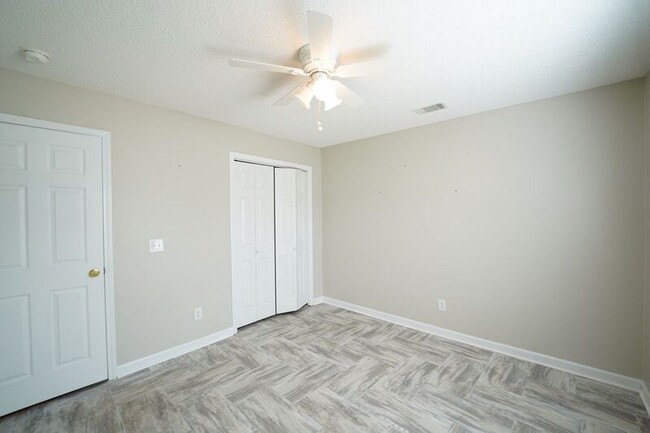Building Photo - 134 Mustang Dr
