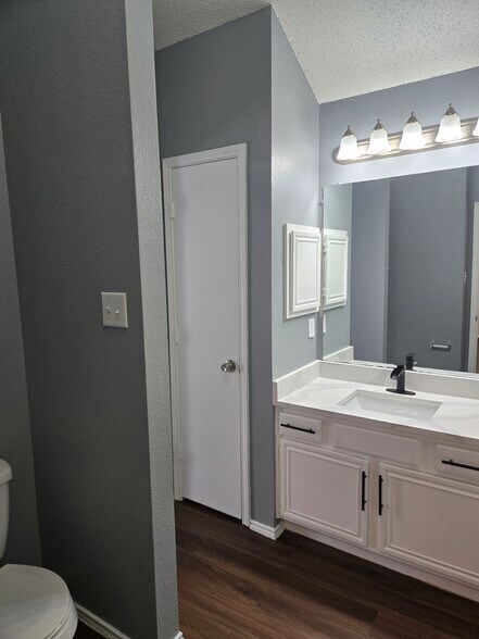 Building Photo - 5111 Welbeck Ct