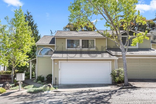 Building Photo - 1225 Oak Hill Ct